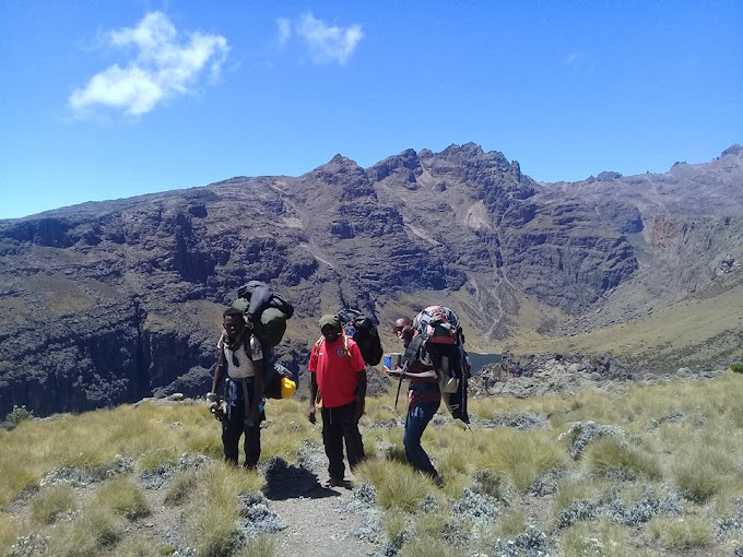 Mount Kenya Trekking – 5 Days Sirimon to Chogoria Route
